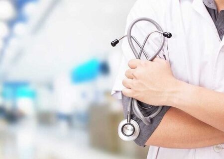 قطع رابطه مالی پزشک و بیمار؛ کلید جلوگیری از مهاجرت