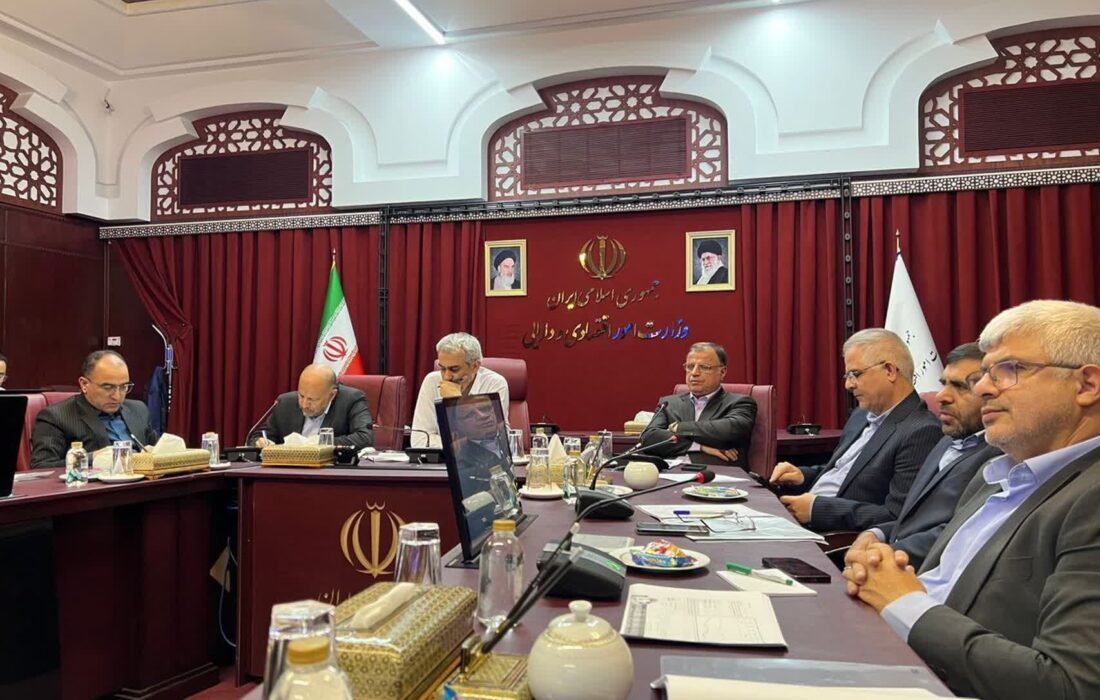 نشست مشترک وزیر امور اقتصادی و دارایی در استانداری گلستان  