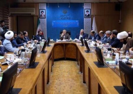 تضمین آینده جمهوری اسلامی ایران با سرمایه‌گذاری در مدرسه امکان‌پذیر است