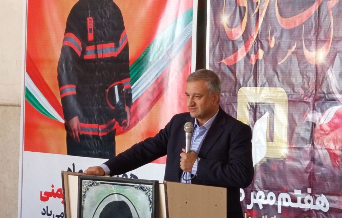 آتش‌نشانان با ایثار و فداکاری، آرامش را در بروز حوادث به جامعه بازمیگردانند
