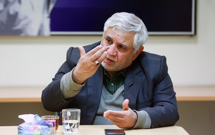 پاک آئین: نباید روابط با شرق و غرب را به دوقطبی تبدیل کرد