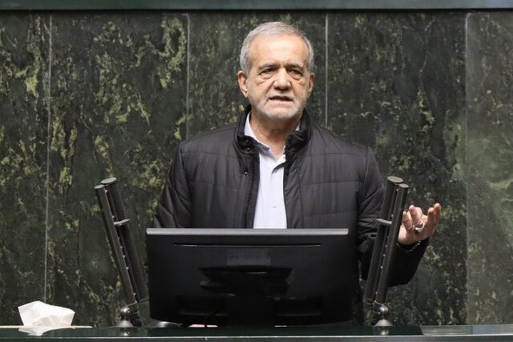 پزشکیان: لایحه بودجه ۱۴۰۵ آتش تورم را کمرمق و گرانی را کنترل میکند