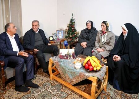 Pres. meets family of Christian Martyr Razmik Khachatorian