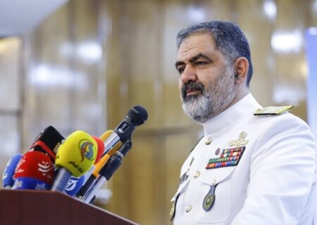تاکید امیر دریادار ایرانی بر آمادگی کامل نیروهای مسلح برای حراست از کیان کشور