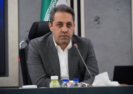 اهدای بسته معیشتی به خانوارهای کم‌برخوردار و آسیب‌دیده