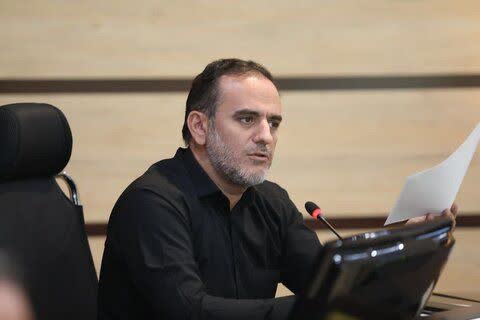 اولویت با کاهش هزینههای غیرضروری باشد، نه حقوق کارکنان