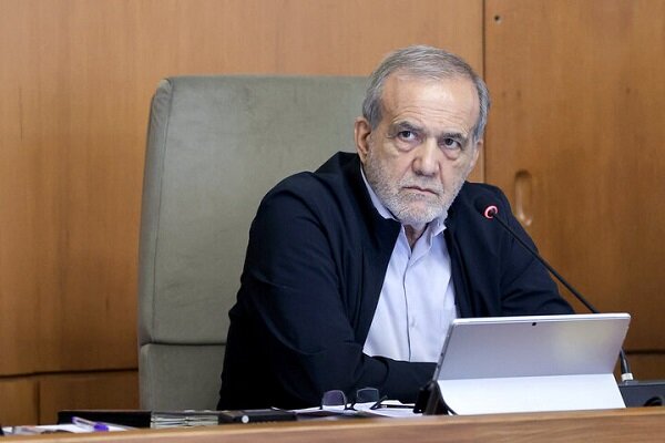 پزشکیان: معلمان معماران اصلی «ایستادگی» در نسل‌های آینده هستند