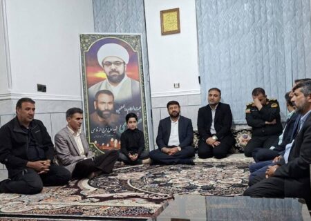 مدیرکل سیاسی استانداری فارس: تقابل امروز جبهه حق با دشمنان سرنوشت‌ساز و تاریخی است