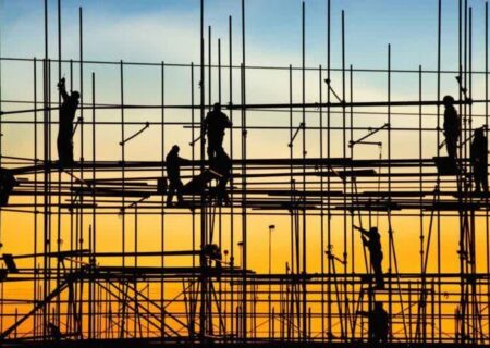 سرنوشت ۳۰۰ هزار کارگر ساختمانی در انتظار اصلاح قانون تأمین اجتماعی