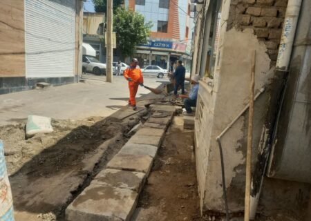 عملیات دال‌گذاری و پوشاندن روی نهر آب کوچه سوسنگرد در هشتگرد آغاز شد