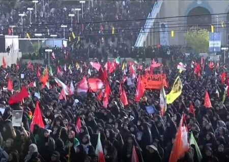 هدایت زائران در ورودی های تهران به پارکینگ‌ها