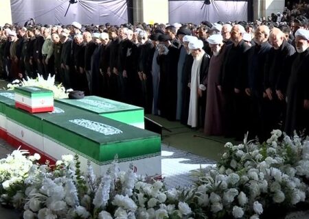 بدرقه میلیونی و اقامه نماز بر پیکرهای مطهر شهدا در مصلی تهران