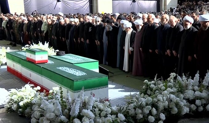 بدرقه میلیونی و اقامه نماز بر پیکرهای مطهر شهدا در مصلی تهران