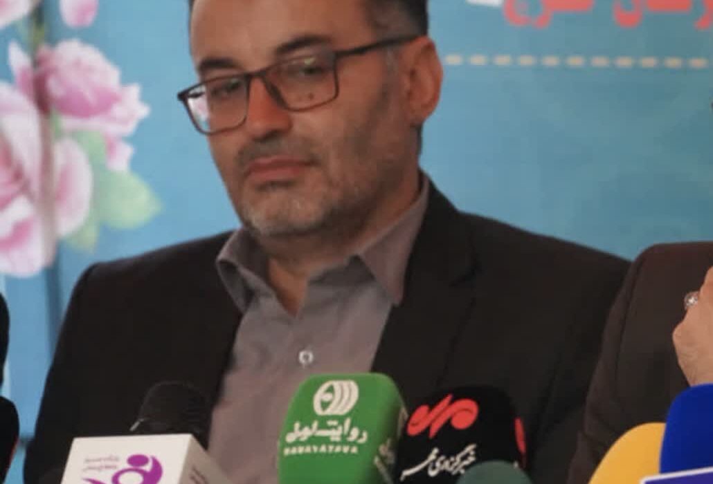 ساماندهی دستفروشان و توسعه سرانه آموزشی در کمالشهر