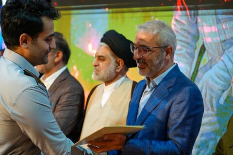 آتشنشانان، قهرمانانی هستند که برای نجات جان انسانها دل به حادثه میزنند