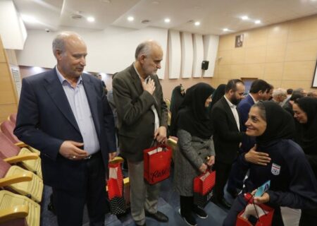 دوگانگی در تصمیم فدراسیون فوتبال؛مربیان ملی همچنان روی نیمکت باشگاه‌ها
