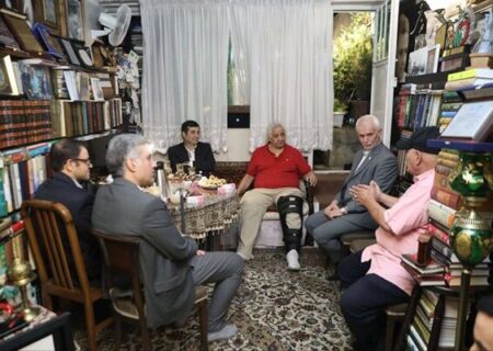 عیادت وزیر ورزش و جوانان از پیشکسوت کشتی ایران