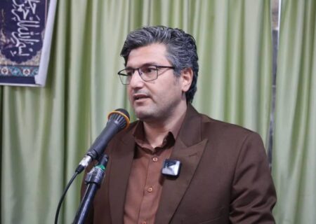 تضعیف جایگاه معلم، تضعیف آینده جامعه است